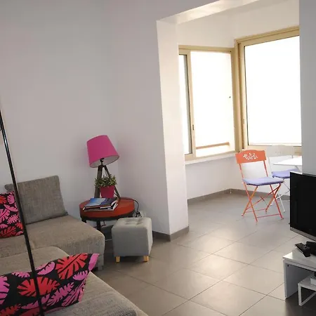 Etoile Yourhosthelper Cannes